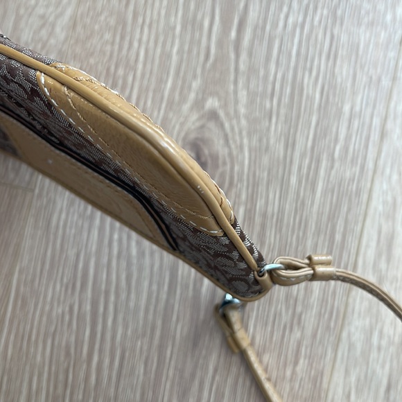 Authentic  Coach Beige Monogram Leather Wristlet - Picture 5 of 7